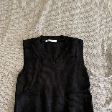 Black jumper vest