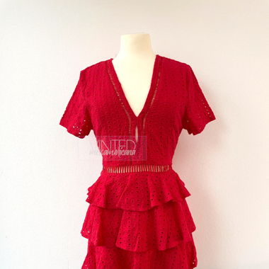 Layered Crochet Kleid in knallrot