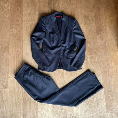 Blck boss two piece suit (size XS)