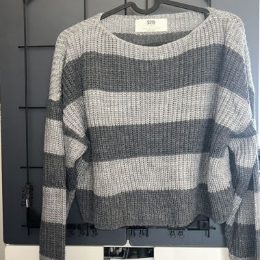 Gestreifter Strickpullover