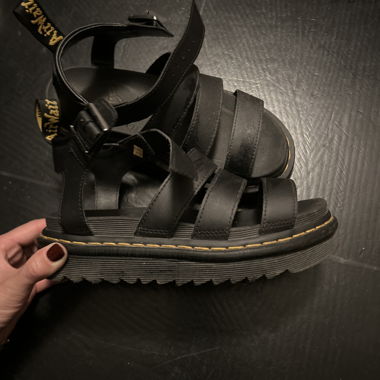 dr martens sandalen