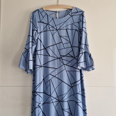 leichtes Kleid mit geometrischem Muster, blau