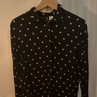 Gepunktete Bluse