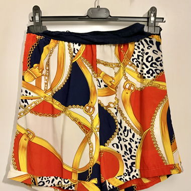 Short con stampa catena