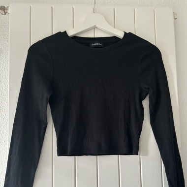 Schwarzes langarmes Shirt 