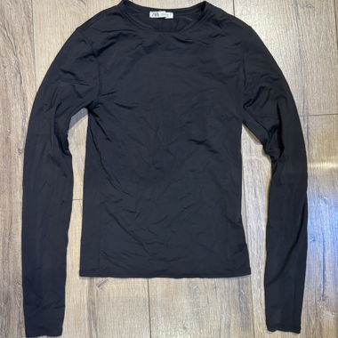 Top nero a maniche lunghe Zara