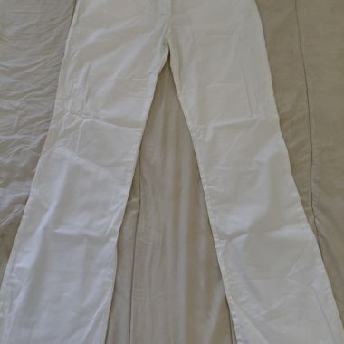 Pantaloni bianchi da donna, taglio dritto