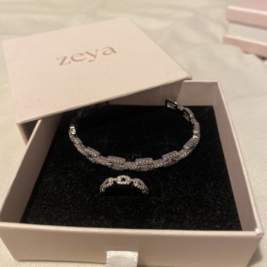 Zeya bracelet and ring set