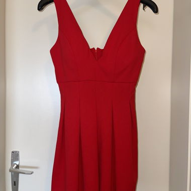Vestito rosso scollato