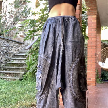 Pantaloni larghi 