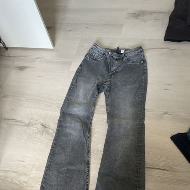 flared jeans grau