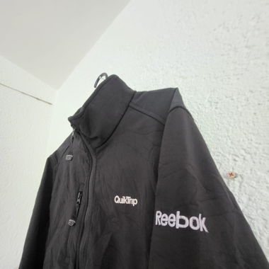 Reebok x QuikTrip Schwarze Zip-Jacke