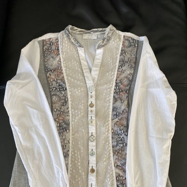 Bluse mit diversen Details