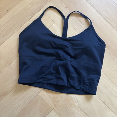 Haut de sport bleu foncé