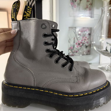 Bottes Dr. Martens grises