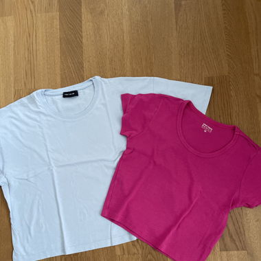 2 Crop Tops (1x eng&pink | 1x oversize& hellblau)