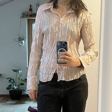 Bluse rosa mit feinen Stickereien 