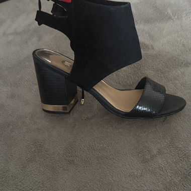 Sandali con tacco River Island neri con cinturino alla caviglia