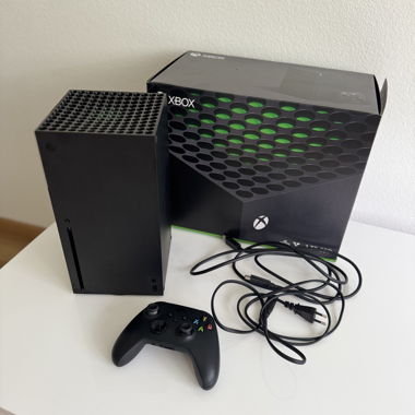 Xbox Series X und Lenovo Gaming Monitor 