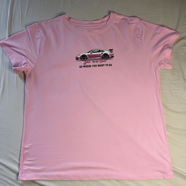 T-shirt à motif de voiture rose