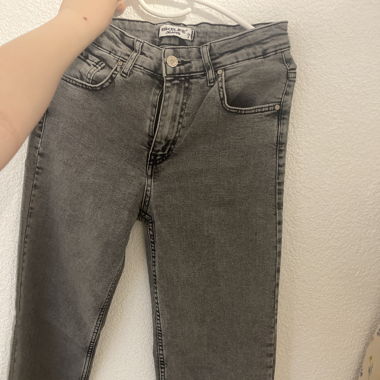 Graue Hosen