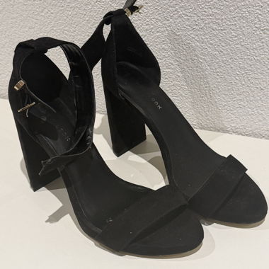 Escarpins noirs à talons hauts