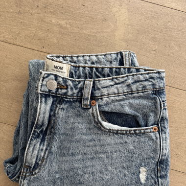 Pantaloni lunghi blu con buchi