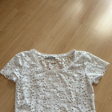 White t-shirt 