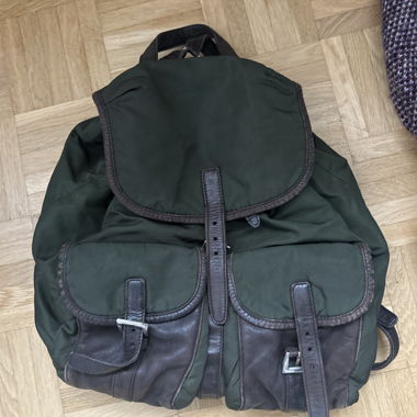 Sac à dos Prada en nylon vert et cuir