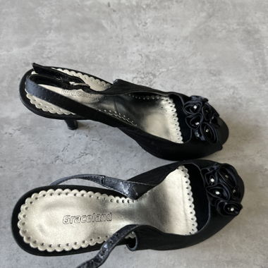 Black kitten heel pumps