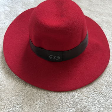 Escada hat