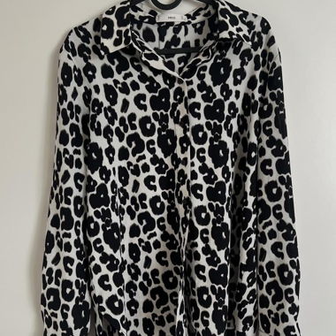 Blusa Mango a maniche lunghe con stampa leopardata