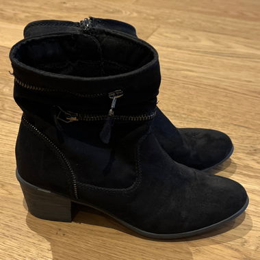 Chaussures noires à petit talon taille 36