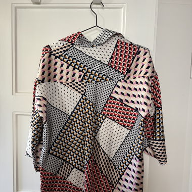 Asymmetrical stamp shirt