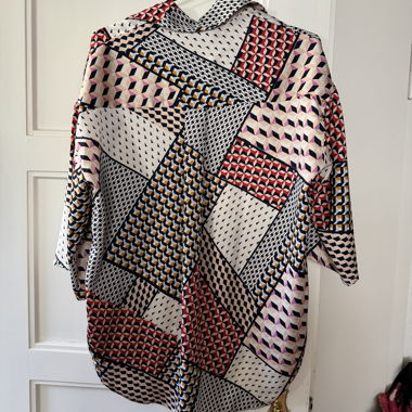 Asymmetrical stamp shirt