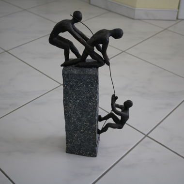Art Sculpture Solidarity 3 Figures with Rope