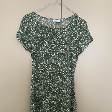 Weekday Kleid