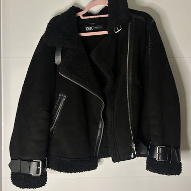 ZARA schwarze Kunstfell-Bikerjacke