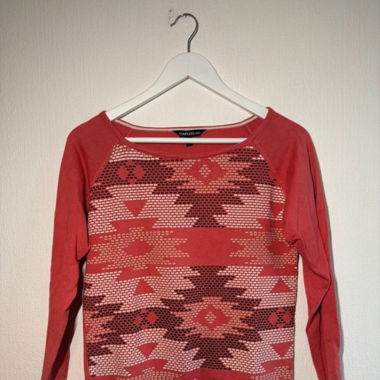 Pull motif ethnique 