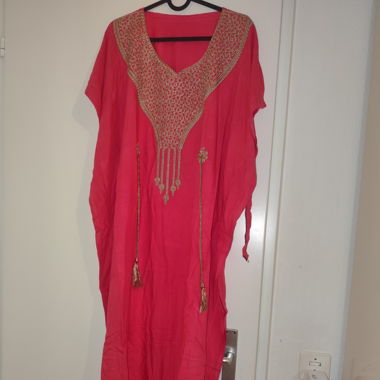 Pinkes Kaftan-Kleid