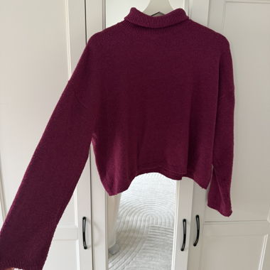 Kurzer Pullover mit Stehkragen Bordeaux