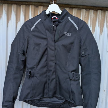 IXS schwarzer Motorradblouson