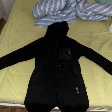 Completo nero Trapstar e pantalone da tuta