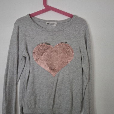 Maglione grigio H&M con cuore di paillettes 122/128