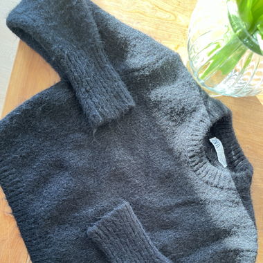 Zara Pullover (Cropped)