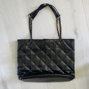 quilted black shopper tote bag with chain straps