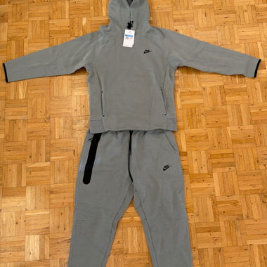 Completo Nike Tech