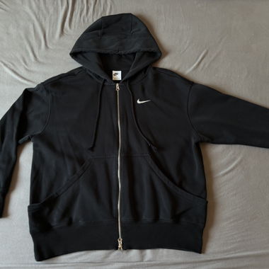Nike schwarzer Kapuzenpullover