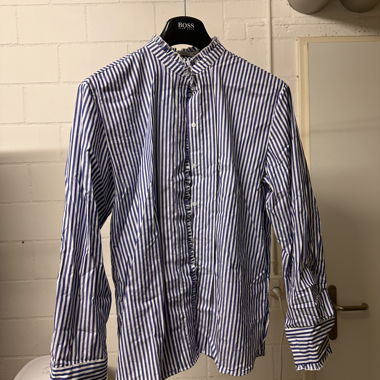 Blau-weiss gestreifte Bluse
