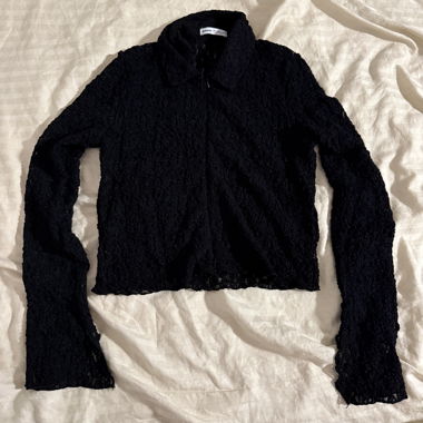 Top corto nero in pizzo